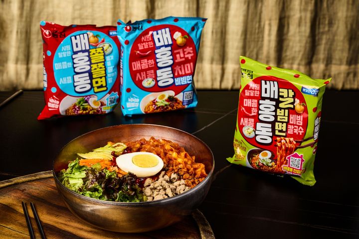 [서울=뉴시스] 농심이 고깃집 남영돈과 손잡고 배홍동칼빔면을 활용한 '남영돈 배칼'을 선보인다. (사진=농심) 2025.07.01. photo@newsis.com&nbsp; *재판매 및 DB 금지