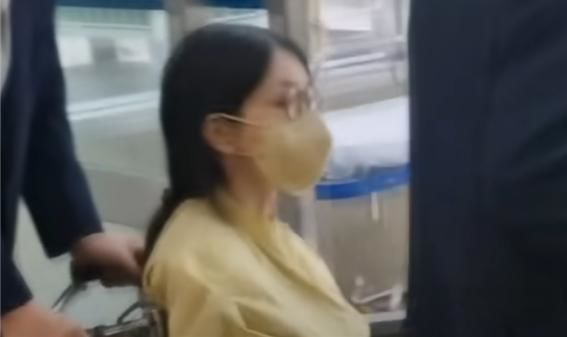 [뉴시스] 지난달 27일 서울아산병원에서 퇴원하는 김건희 여사. (출처=YTN 유튜브 캡처) *재판매 및 DB 금지