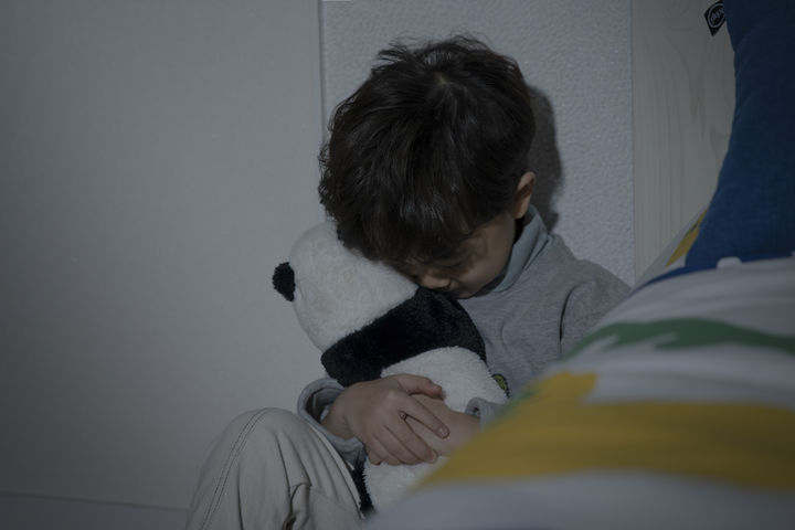 [서울=뉴시스] 학업을 이유로 초등학생 아들을 체벌하는 전처에게서 양육권을 되찾고 싶다는 한 남성의 사연이 전해졌다. 사진은 본 기사와 관계없음. 2025.07.01. *재배포 및 DB금지 *재판매 및 DB 금지