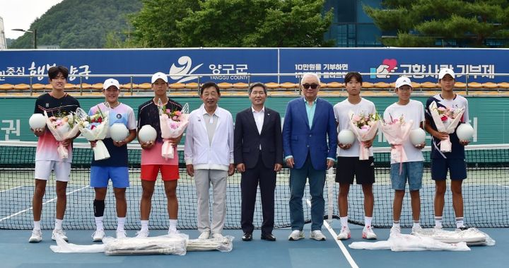 [울산=뉴시스] 구미현 기자 =울산제일중학교 2학년 김시윤 학생이 '하나증권 제4회 대한테니스협회장배 전국테니스대회' 16세부 남자 단식과 14세부 남자 복식에서 2관왕에 올랐다. 2025.07.01 photo@newsis.com *재판매 및 DB 금지