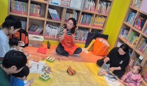 파파덕 소속 교사가 웅진북클럽에서 수업을 진행하고 있다. (사진=HLB글로벌) photo@newsis.com *재판매 및 DB 금지