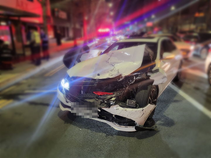 [부산=뉴시스] 지난 3월20일 오후 부산 동구의 한 도로에서 만취 상태로 사고를 낸 차량. 경찰은 이 차량을 압수했다. (사진=부산 동부경찰서 제공) 2025.07.01. photo@newsis.com *재판매 및 DB 금지