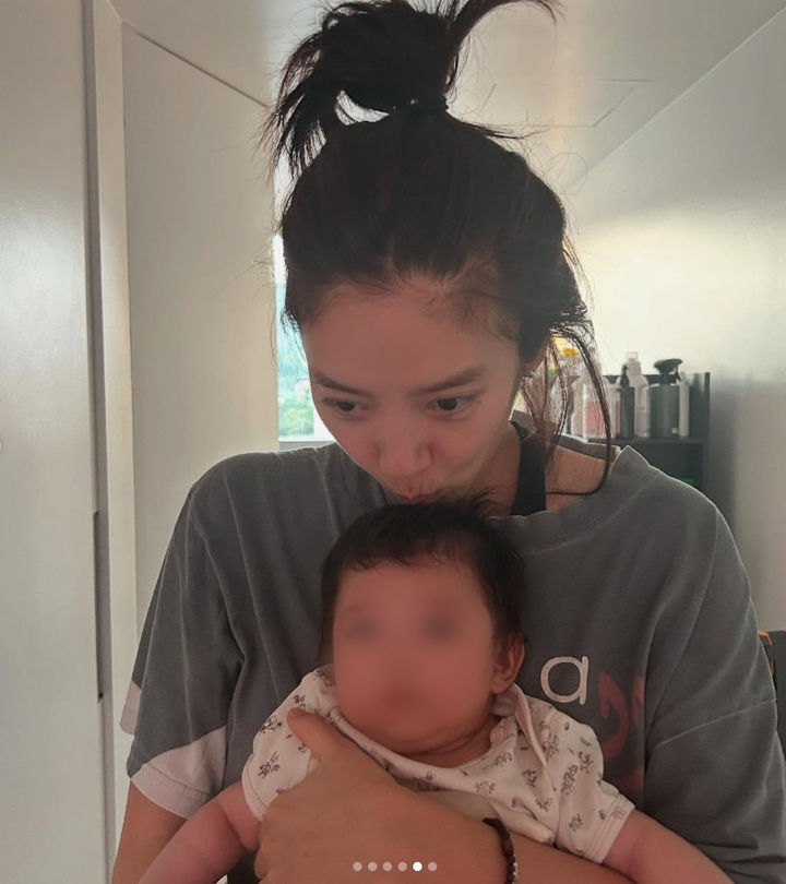 [서울=뉴시스] 배우 겸 가수 손담비가 자신의 어린시절 사진(왼쪽)과 딸 이해이 양의 사진을 공개했다. (사진=손담비 인스타그램 캡처) 2025.07.01. photo@newsis.com *재판매 및 DB 금지