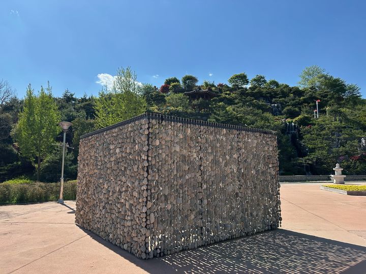 [합천=뉴시스] 세계적 조각가 이재효, 합천 대장경테마파크에 작품 설치 (사진=합천군 제공) 2025. 07. 01. photo@newsis.com *재판매 및 DB 금지