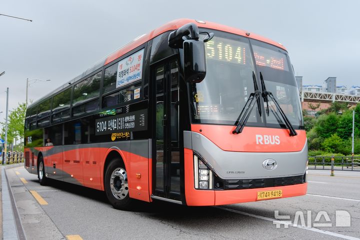 [오산=뉴시스] 서울역행 5014번 광역버스 모습 (사진=오산시 제공) 2025.07.01.photo@newsis.com 