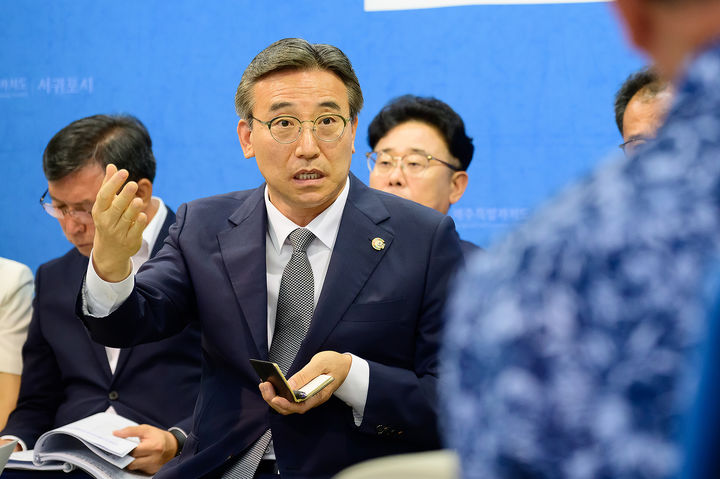 [서귀포=뉴시스] 오순문 서귀포시장이 1일 오전 서귀포시청 기자실에서 열린 취임 1주년 브리핑에서 발언하고 있다. (사진=서귀포시 제공) 2025.07.01. photo@newsis.com *재판매 및 DB 금지