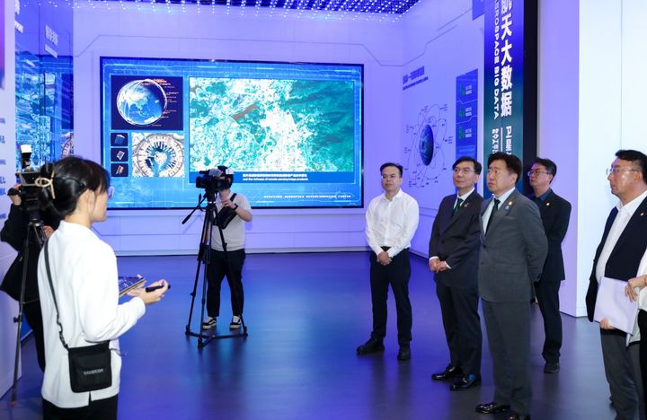 [제주=뉴시스] 오영훈 제주도지사는 지난 4월13일 중국 하이난성 원창 우주항공슈퍼컴퓨팅센터를 방문해 우주항공분양 청년 인재 및 연구기관 교류를 제안했다. (사진=제주도 제공) 2025.04.14. photo@newsis.com *재판매 및 DB 금지