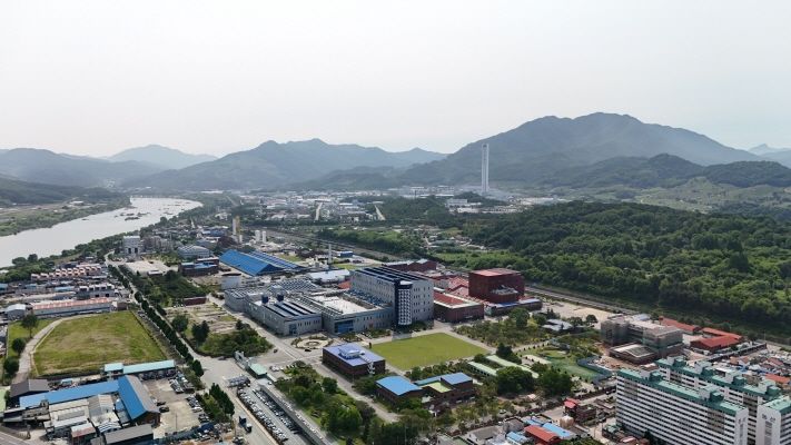 코스모신소재 충주공장 전경. (사진=코스모신소재) *재판매 및 DB 금지