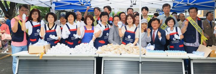[대구=뉴시스] 한국자유총연맹 대구수성구지회는 6월 호국보훈의 달을 맞아 보훈가족에 대한 따뜻한 나눔과 국가안보 의식 고취를 위한 체험 행사를 개최했다. (사진 = 대구시 수성구 제공) 2025.07.01. photo@newsis.com *재판매 및 DB 금지