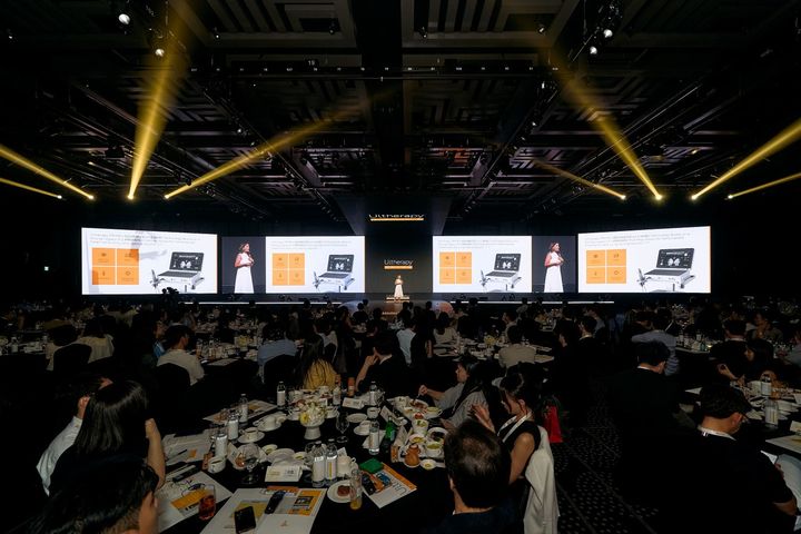 [서울=뉴시스] 멀츠 에스테틱스 코리아는 최근 그랜드 인터컨티넨탈 서울 파르나스에서 차세대 초음파 리프팅 기기 '울쎄라피 프라임'의 국내 출시를 기념하는 심포지엄을 개최했다고 1일 밝혔다. (사진=멀츠 에스테틱스 코리아 제공) 2025.07.01. photo@newsis.com *재판매 및 DB 금지