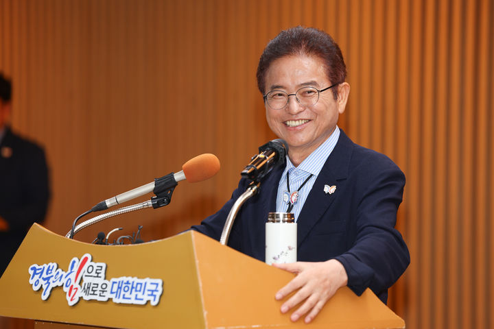 [안동=뉴시스] 이철우 경북지사가 1일 도청에서 기자회견을 하고 있다. (사진=경북도 제공) 2025.07.01. photo@newsis.com&nbsp; *재판매 및 DB 금지