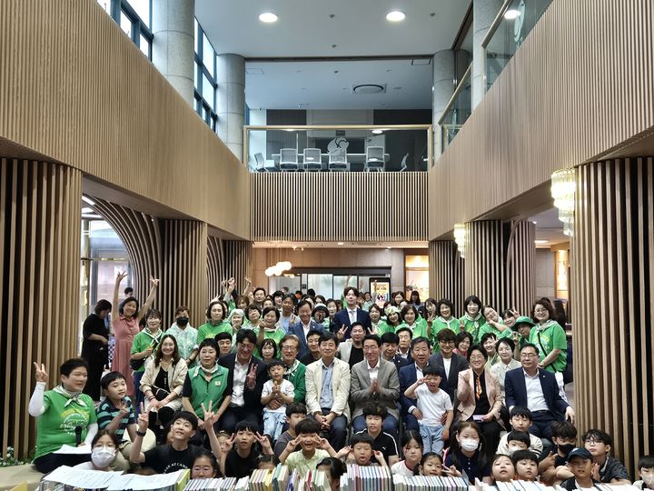 [대구=뉴시스] 새마을문고대구서구지부는 제17회 독서 감상화 대회를 성황리에 마무리했다. (사진=대구 서구 제공) 2025.07.01. photo@newsis.com *재판매 및 DB 금지