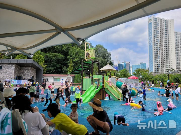 [고양=뉴시스] 경기 고양시 향동 공원 물놀이장.(사진=고양시 제공).photo@newsis.com