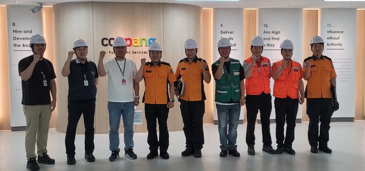 [대구=뉴시스] 노영삼 제20대 달성소방서장이 지역 내 대형 화재 예방을 위해 쿠팡 대구 3센터, 엘앤에프 1·2공장을 점검하고, 119구조대, 구급대, 119안전센터 등을 순회 방문으로 공식 업무를 시작했다. (사진=대구 달성소방서 제공) 2025.07.01. photo@newsis.com&nbsp; *재판매 및 DB 금지