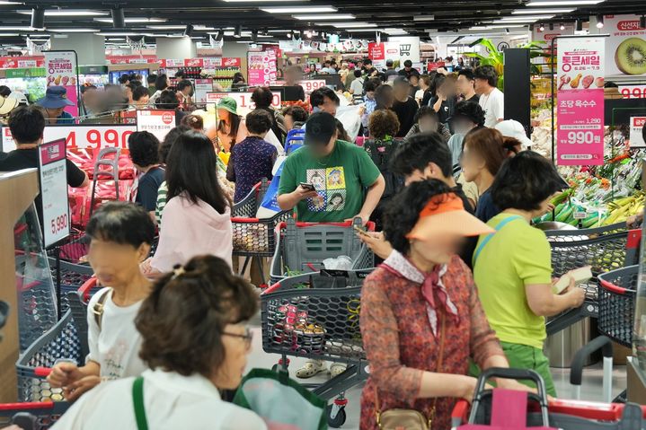 [서울=뉴시스] 롯데마트가 일주일간 '통큰 세일' 2주차 행사를 진행한다고 2일 밝혔다. (사진=롯데마트 제공) *재판매 및 DB 금지