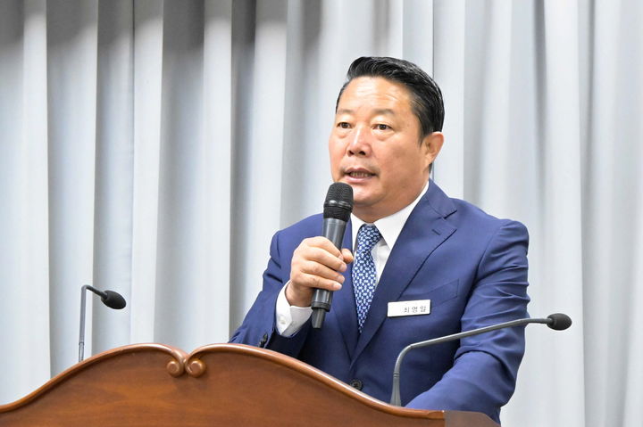 [순창=뉴시스] 1일 순창군청에서 열린 최영일 군수의 민선 8기 출범 3주년 기념행사, 최 군수가 "군민의 삶을 더욱 따뜻하고 풍요롭게 만드는 데 집중하겠다"는 의지를 밝히고 있다. *재판매 및 DB 금지