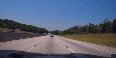 [서울=뉴시스]미국 조지아주 상공에서 26일(현지 시간) 정오 무렵 유성이 낙하 도중 공중에서 폭발해 시민들의 목격담과 신고가 잇따랐다. (영상=Queen City News) 2025.6.26 *재판매 및 DB 금지 *재판매 및 DB 금지