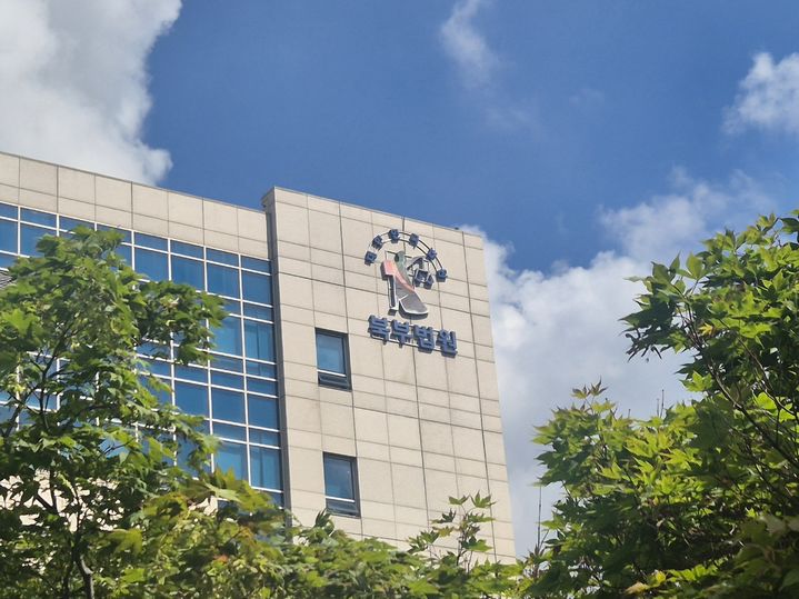 동창 집 찾아가 흉기로 찌른 뒤 자수…20대 구속