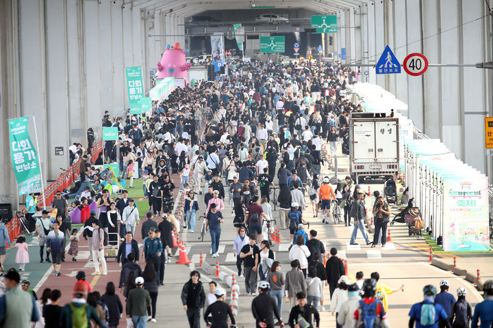 [서울=뉴시스] 뚜벅뚜벅 축제가 열리는 잠수교 전경. 2025.07.02 (사진 제공=서울시) photo@newsis.com *재판매 및 DB 금지