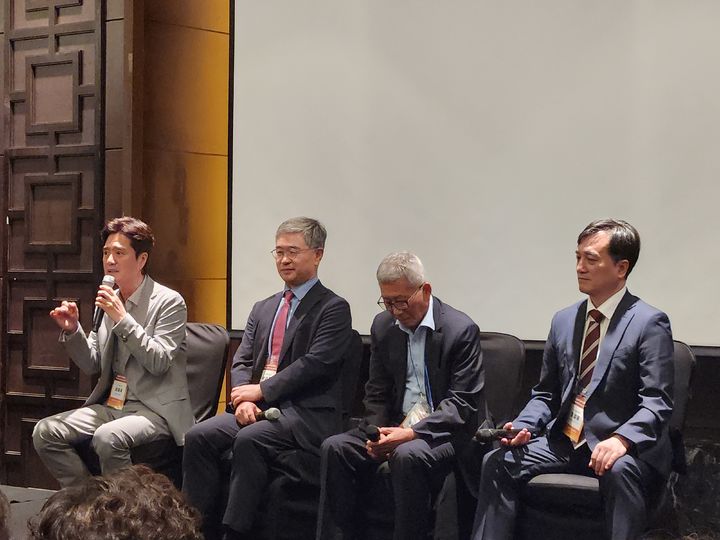 [서울=뉴시스] 이승주 기자=리가켐바이오 임원진들이 R&D 전략을 밝히고 질의에 답하고 있다. 2025.07.01. heyjude@newsis.com *재판매 및 DB 금지