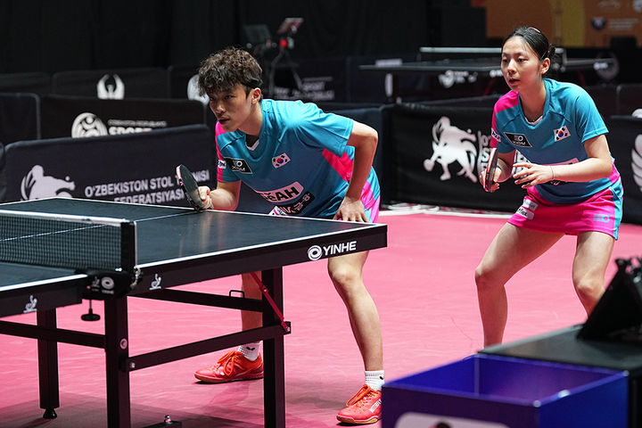 제29회 아시아 청소년탁구선수권대회에서 주니어(U-19) 혼합복식 금메달을 차지한 김가온(한국거래소, 왼쪽)-박가현(대한항공) 조. 2025.07.01. (사진=대한탁구협회 제공) *재판매 및 DB 금지