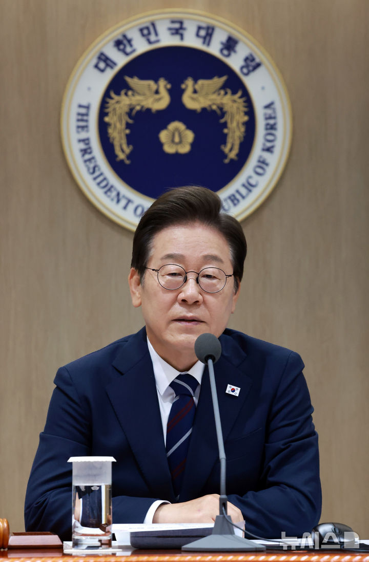 [서울=뉴시스] 고범준 기자 = 이재명 대통령이 1일 서울 용산 대통령실 청사에서 열린 국무회의에서 발언하고 있다. (대통령실통신사진기자단) 2025.07.01. bjko@newsis.com