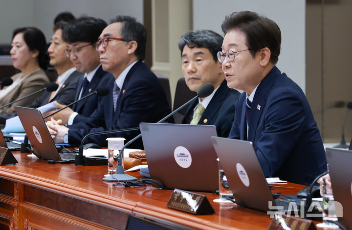 [서울=뉴시스] 고범준 기자 = 이재명 대통령이 1일 서울 용산 대통령실 청사에서 열린 국무회의에서 발언하고 있다. (대통령실통신사진기자단) 2025.07.01. bjko@newsis.com