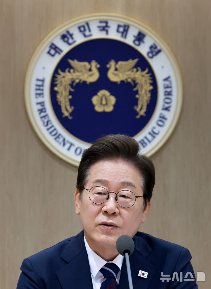 [서울=뉴시스] 고범준 기자 = 이재명 대통령이 1일 서울 용산 대통령실 청사에서 열린 국무회의에서 발언하고 있다. (대통령실통신사진기자단) 2025.07.01. bjko@newsis.com