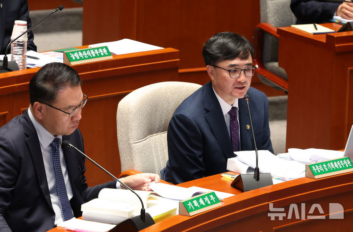 [서울=뉴시스] 고승민 기자 = 1일 서울 여의도 국회에서 열린 제426회 국회(임시회) 예산결산특별위원회 제2차 전체회의 종합정책질의에서 임기근 기획재정부 2차관이 의원 질의에 답하고 있다. 2025.07.01. kkssmm99@newsis.com