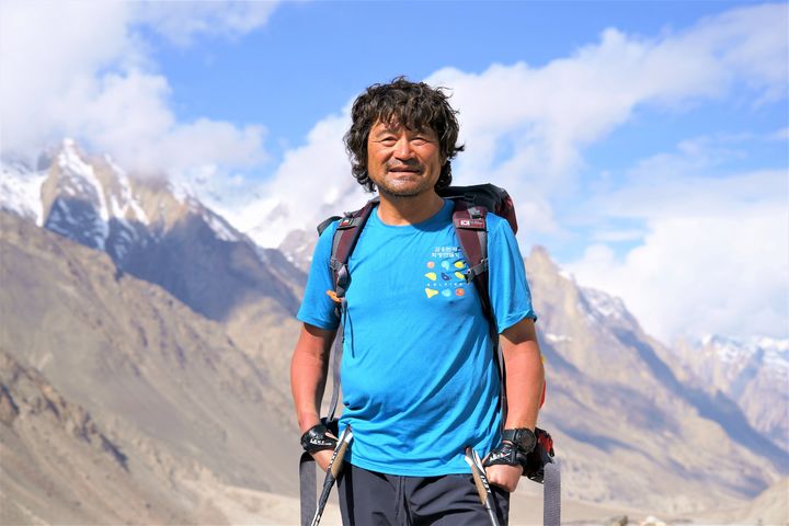 [서울=뉴시스] 대한체육회는 지난 ‘2021 대한민국 스포츠영웅’으로 선정된 김홍빈 대장의 치열했던 삶과 등반 여정을 조명한 '도전과 나눔의 희망 전도사 김홍빈'을 출간했다. 김홍빈 대장의 4주기를 앞두고 발간된 이번 평전은 그와 산악 운동을 함께했던 정후식 전 광주일보 논설주간과 문종국 선앤문등산학교장이 공동 집필했다. 사진은 故 김홍빈 영웅. (사진=대한체육회 제공) 2025.07.01. photo@newsis.com *재판매 및 DB 금지