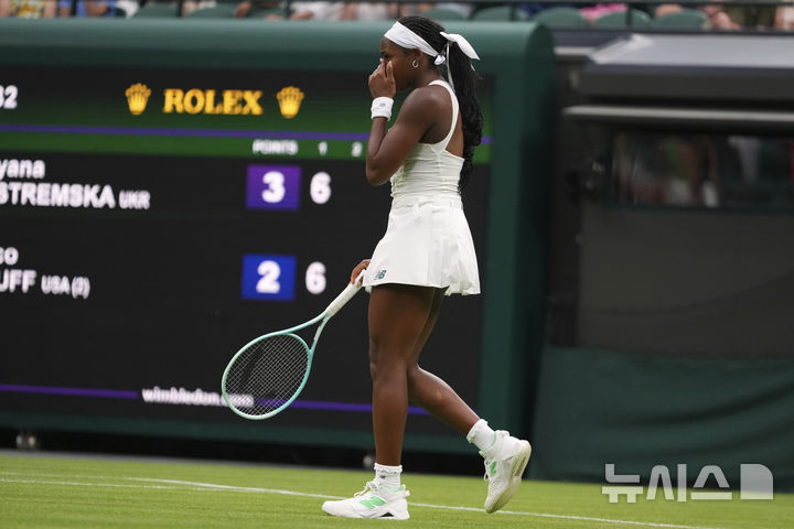 [런던=AP/뉴시스]여자 테니스 세계 2위 고프, 윔블던 1회전 탈락. 2025.07.01.