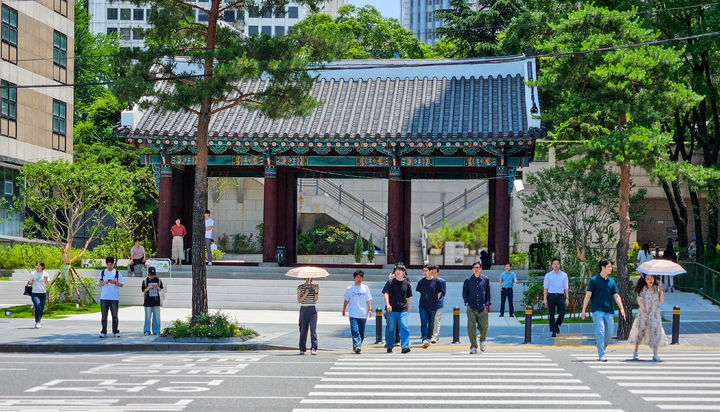[서울=뉴시스] 열린정원 조성 후 환구단 정문의 모습 2025.07.02 (사진 제공=서울시) photo@newsis.com *재판매 및 DB 금지