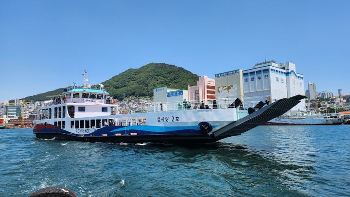 [목포=뉴시스] '완도항~모도 항로'에 취항한 섬사랑2호. (사진=목포해수청 제공) 2025.07.02. photo@newsis.com *재판매 및 DB 금지