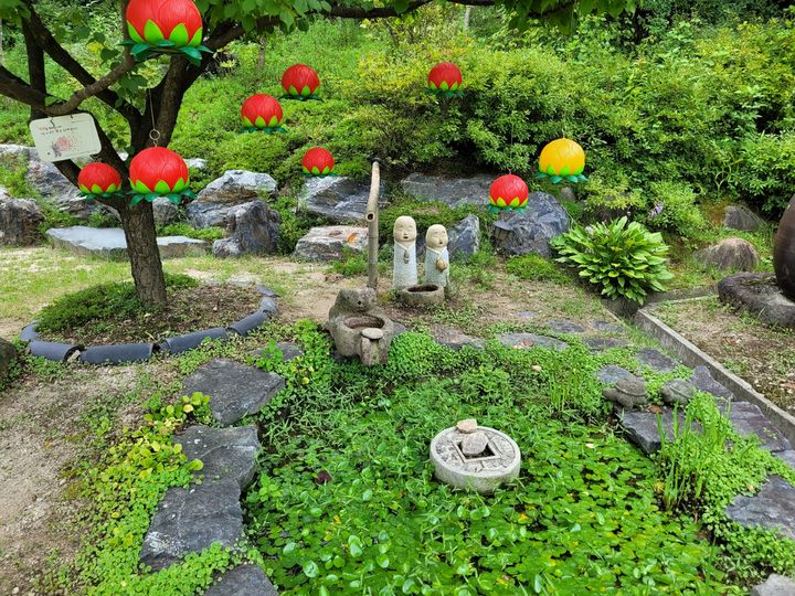 청주 마야사 경내 마야정원. *재판매 및 DB 금지