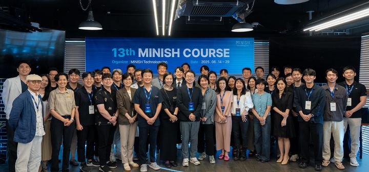 [서울=뉴시스] 헬스테크 기업 미니쉬테크놀로지는 강남구 논현동 미니쉬치과에서 국내 치과의사들을 대상으로 진행한 제13회 미니쉬코스를 마무리하고 수료생 26명을 배출했다고 2일 밝혔다. (사진=미니쉬테크놀로지 제공) 2025.07.02. photo@newsis.com *재판매 및 DB 금지