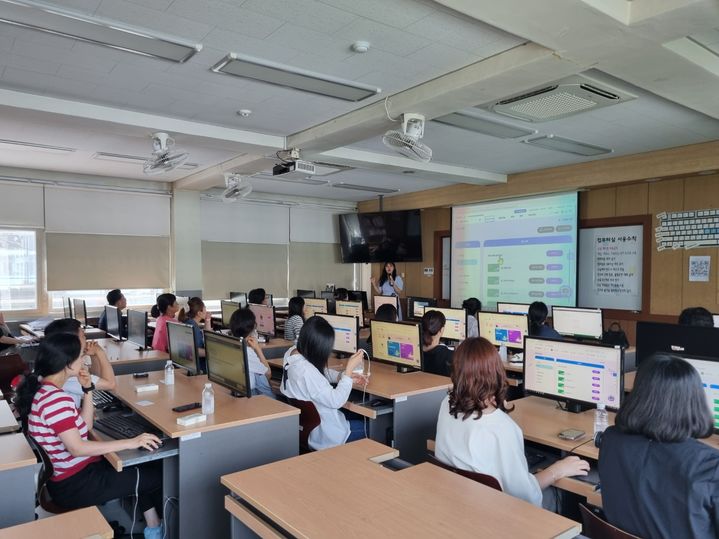 [대구=뉴시스]대구교육청 '부모 손에 먼저 담는 AIDT' 학부모교육 운영(사진=대구교육청 제공) photo@newsis.com *재판매 및 DB 금지