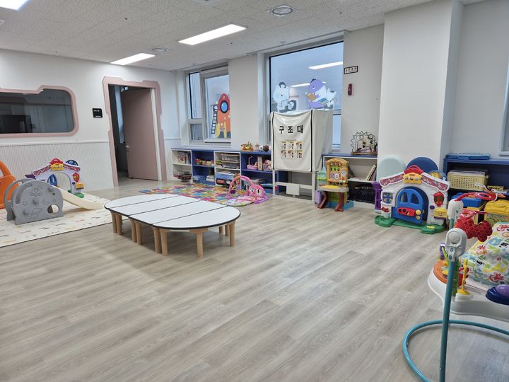 [광주=뉴시스] 광주 광산구 송정동 소재 공동육아나눔터 1호점 내부. (사진 = 광주 광산구 제공) 2025.07.02. photo@newsis.com *재판매 및 DB 금지