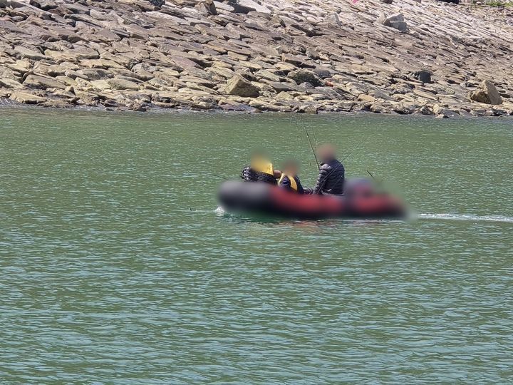 군산 옥도면 신치항 인근 해상에서 레저보트 승선원이 구명조끼를 착용하지 않아 해경에 적발됐다. (사진=해경 제공) *재판매 및 DB 금지