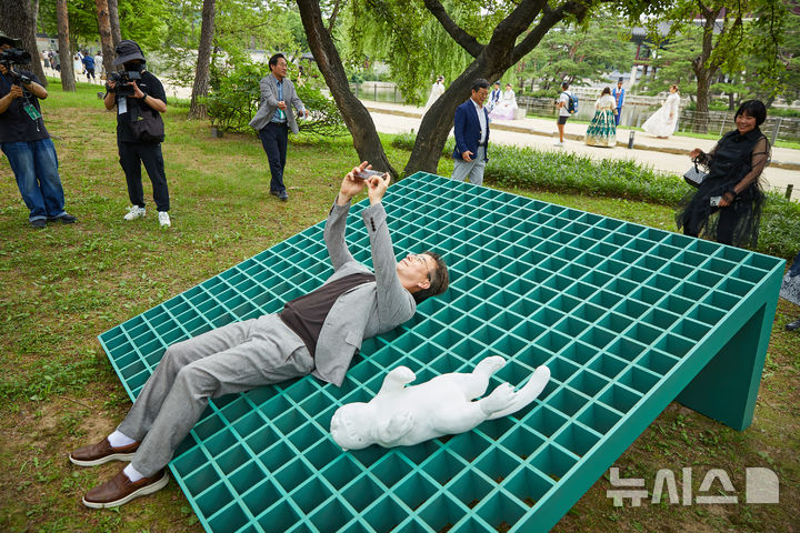 [서울=뉴시스]2일 경복궁에서 개막한 전시 '경복궁 생각' (사진=국가유산진흥원 제공) 2025.07.02. photo@newsis.con