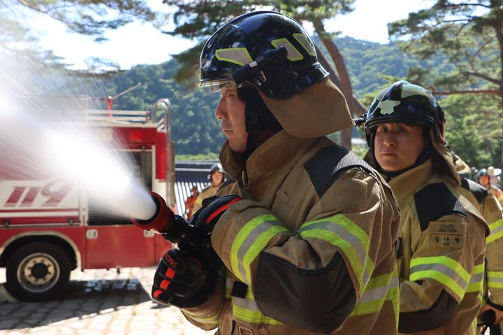 [합천=뉴시스] 법보종찰 해인사, 산불 대응 위한 합동소방훈련 (사진=합천군 제공) 2025. 07. 02. photo@newsis.com *재판매 및 DB 금지