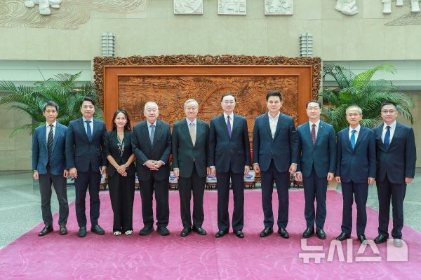 [베이징=뉴시스] 쑨웨이둥 중국 외교부 부부장은 1일 중국을 방문한 한국 정계·학계 인사들과 만나 양국 간 현안 등에 대해 의견을 교환했다고 2일 중국 외교부가 밝혔다.(사진=중국 외교부 홈페이지 갈무리) 2025.07.02 photo@newsis.com