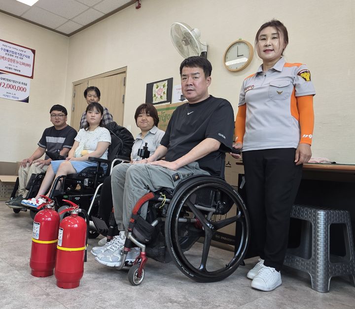 [거창=뉴시스] 이도희 경남 의용소방대연합회장 안전교육 (사진=거창군 제공) 2025. 07. 02. photo@newsis.com *재판매 및 DB 금지