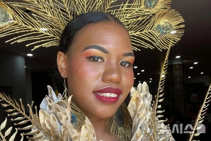 [뉴시스]인도네시아 미인대회 참가자가 과거에 이스라엘 국기를 흔드는 영상을 게시했던 것이 확산하면서 대회에서 퇴출당했다. (사진=인스타그램 @kogoya_merry) 