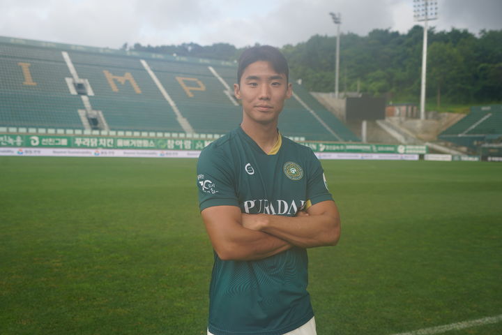 [서울=뉴시스] 프로축구 K리그2 김포FC에 입단한 홍시후. (사진=김포FC 제공) *재판매 및 DB 금지