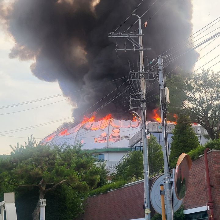 구리시 교문동 교회 화재 현장. (사진=경기북부소방재난본부 제공) photo@newsis.com *재판매 및 DB 금지