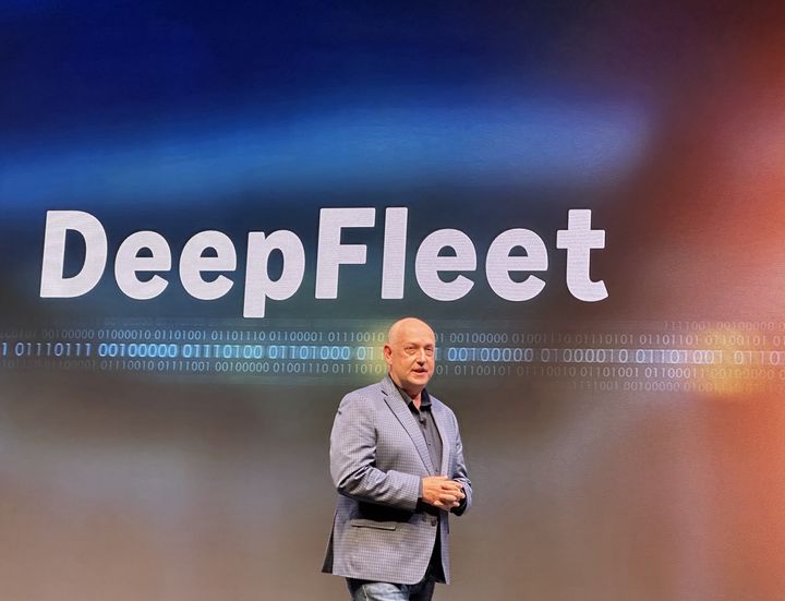 [도쿄=뉴시스]전병훈 기자 = 지난 1일 일본 도쿄에서 열린 아마존 'Delivering the Future APAC 2025' 행사에 타이 브래디 아마존 로보틱스 최고기술자가 발표하고 있다. *재판매 및 DB 금지