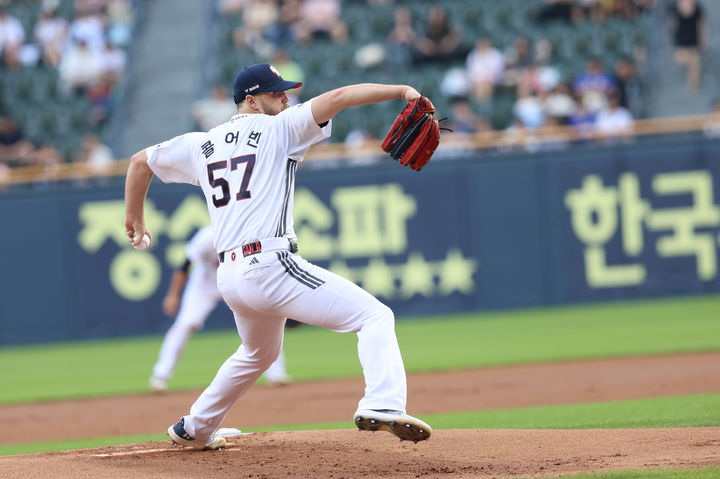 [서울=뉴시스] 프로야구 두산 베어스 콜 어빈이 2일 서울 잠실구장에서 열린 2025 신한 쏠뱅크 KBO리그 삼성 라이온즈와의 경기에 선발 등판해 5⅓이닝 6피안타 3사사구 무실점 호투를 펼치며 시즌 6승째(7패)를 수확했다. (사진=두산 베어스 제공) 2025.07.02. *재판매 및 DB 금지
