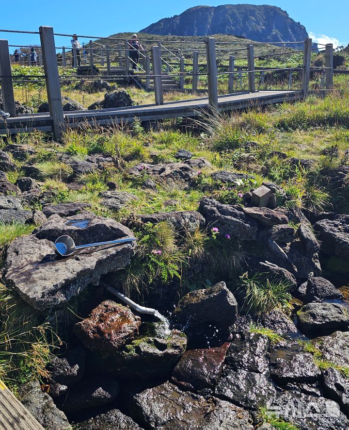 [제주=뉴시스] 임재영 기자 = 한라산국립공원 영실탐방로의 '노루샘'. 정기적으로 수질검사를 진행하고 있으며, 탐방객들이 식수로 마실 수 있다. (사진=뉴시스 DB) ijy788@newsis.com
