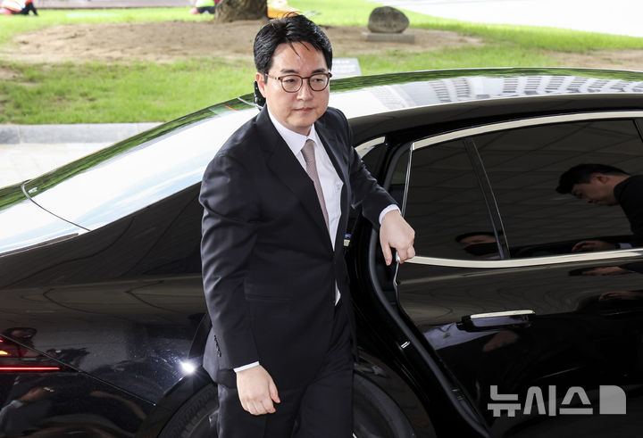 [서울=뉴시스] 조성우 기자 = 사의를 표명한 심우정 검찰총장이 2일 오전 서울 서초구 대검찰청으로 출근하고 있다. 2025.07.02. xconfind@newsis.com