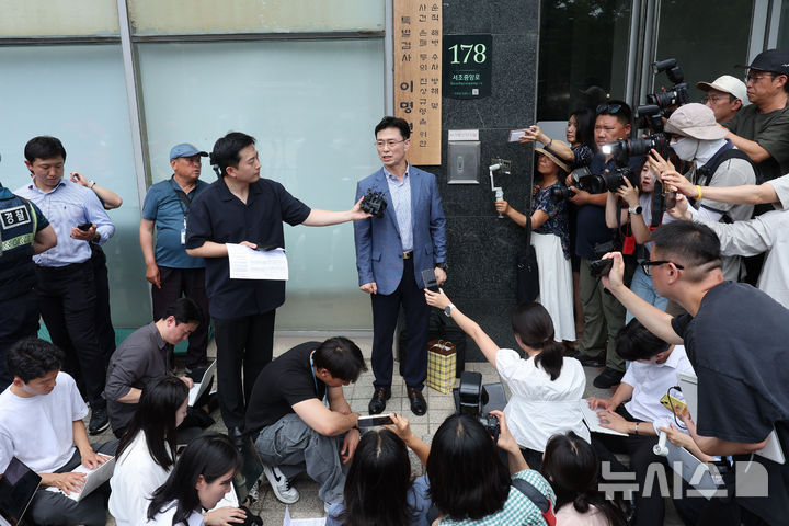 [서울=뉴시스] 권창회 기자 = 임성근 전 해병대 1사단장이 2일 서울 서초구 서초동에 마련된 이명현 순직해병 특검 사무실에 출석하며 입장표명을 하고 있다. 2025.07.02. kch0523@newsis.com